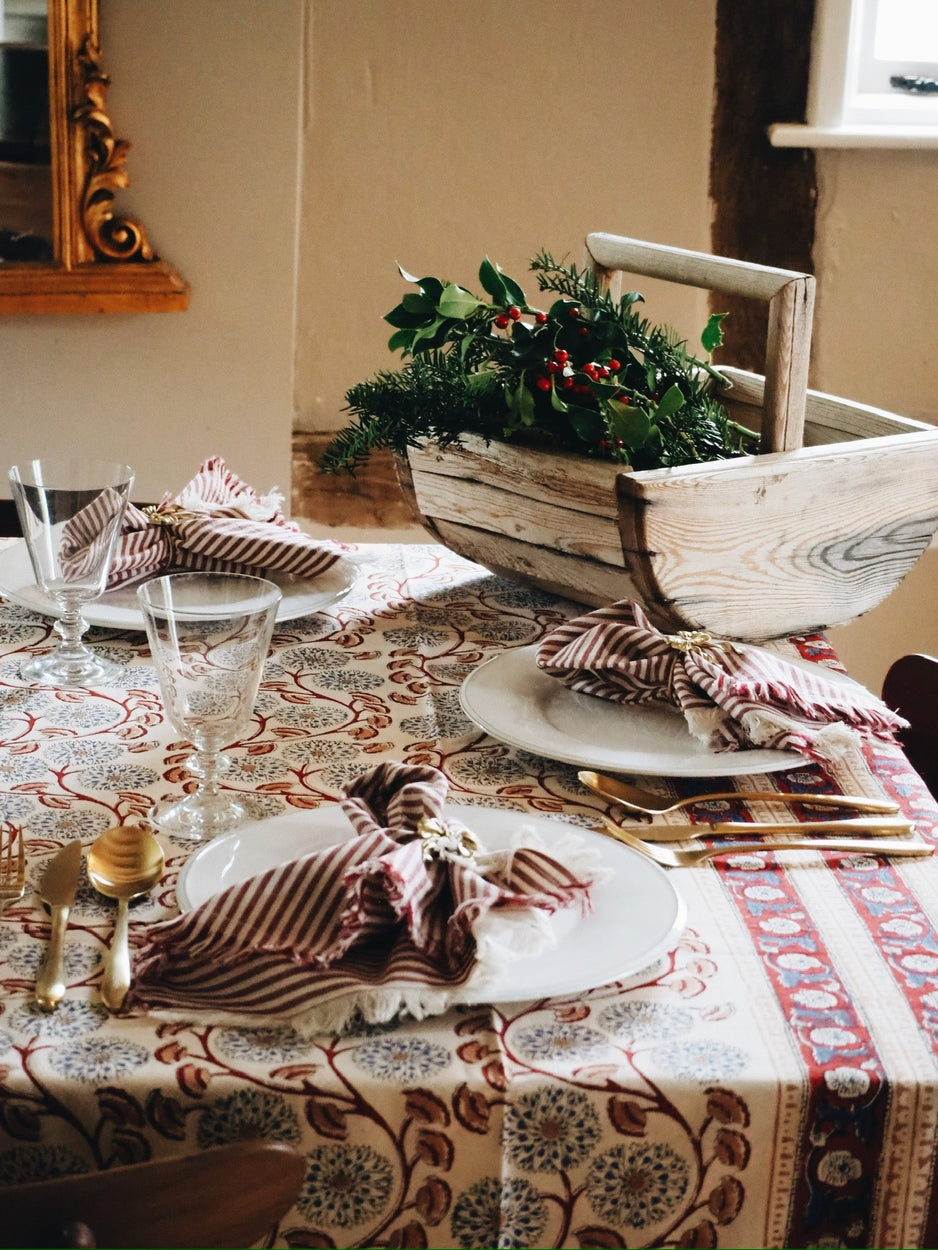 CHRISTMAS TABLESCAPING