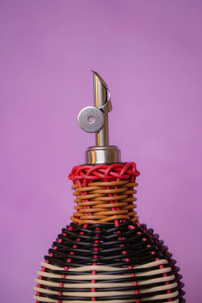 Black & Cream Maegen Oil Pourer