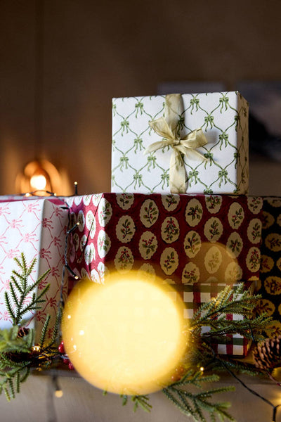 Block Printed Wrapping Paper Sheets - Bows Holly Green