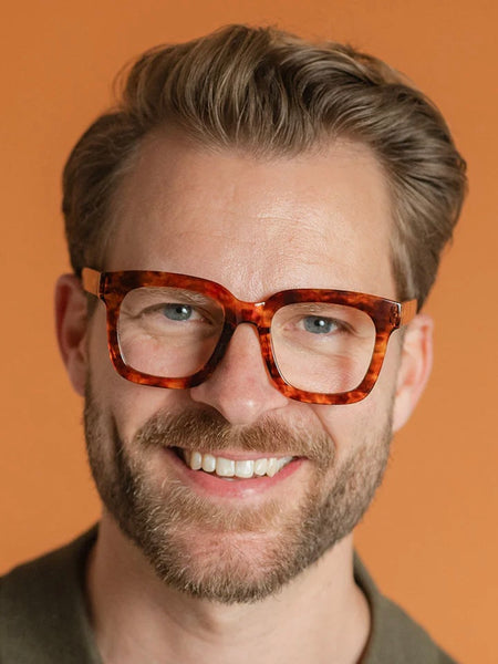 Light Tortoiseshell Reading Glasses ‘ JAMIE’ by Goodlookers