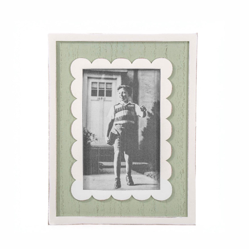 Scalloped Green Photo Frame