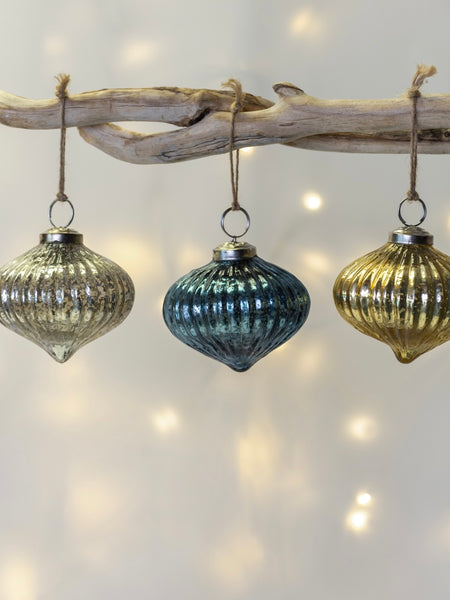 Gold Antique Ribbed Bauble