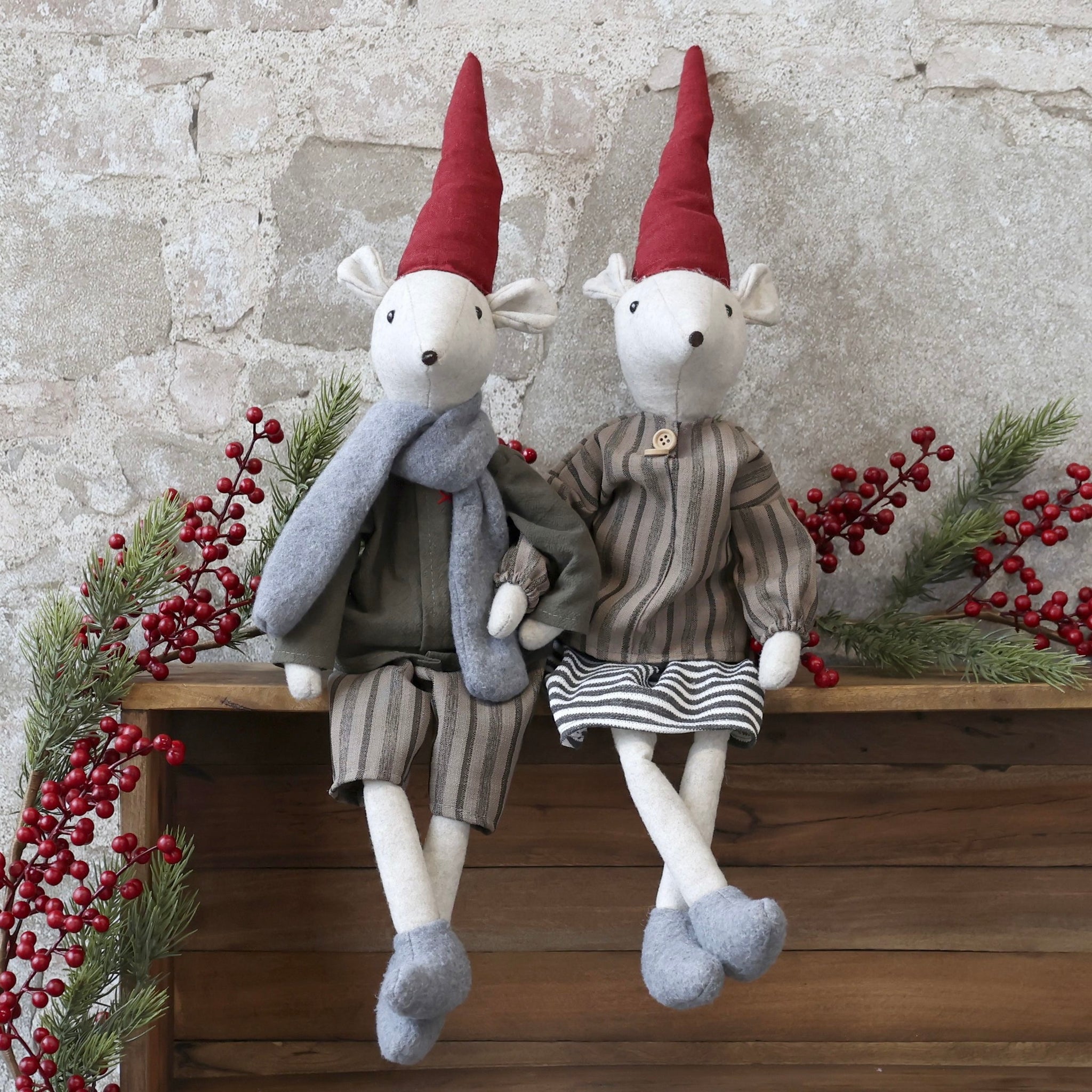 Agnes Christmas Mice Seated Decoration