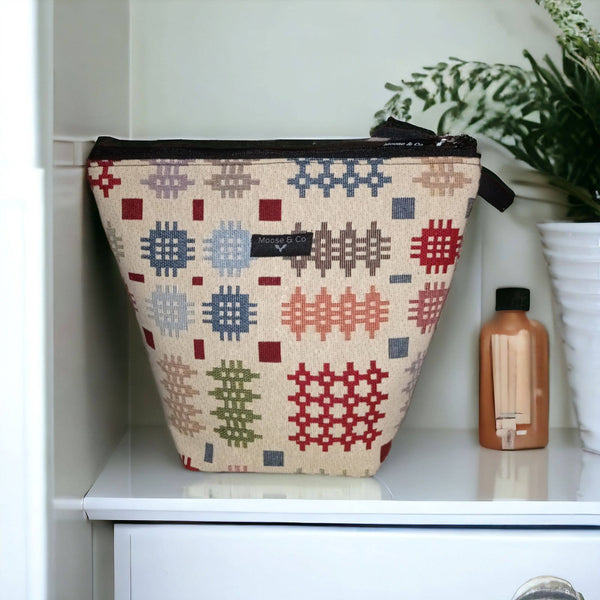 Welsh tapestry blanket design wash bags / make up bags: Cream Rainbow