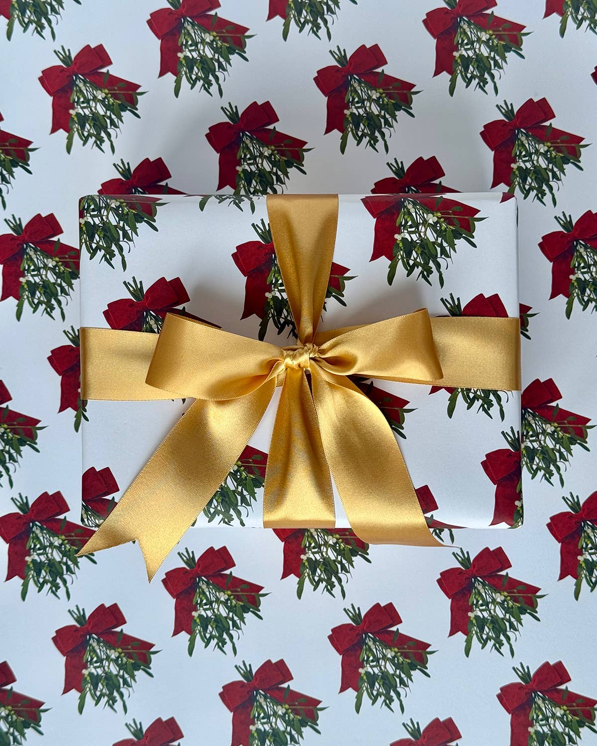 Mistletoe & Bow Wrapping Paper