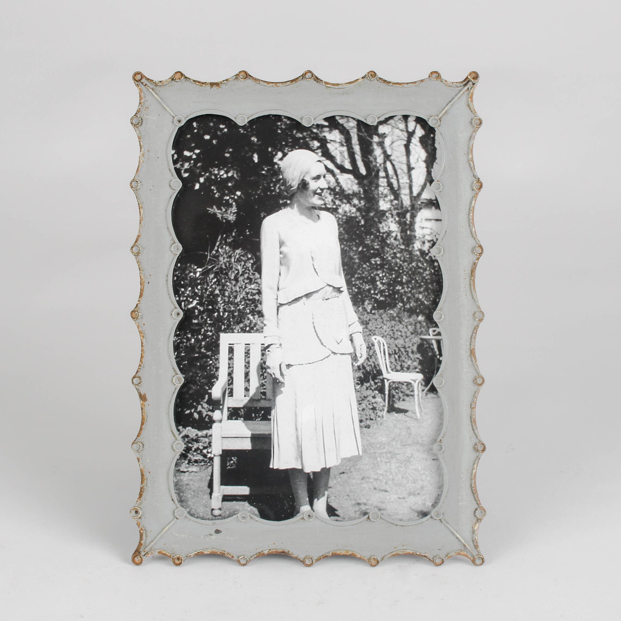 Scalloped Grey Photo Frame