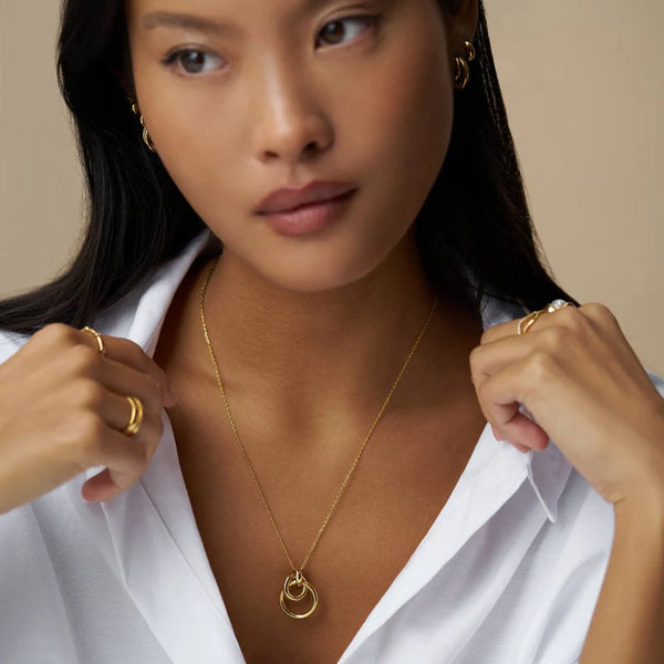Gold Interlocking Open Circle Necklace